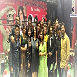 Seven Strings Artist Playing for Rajesh Thakkar in 'Tribute to Madhuri Dixit'